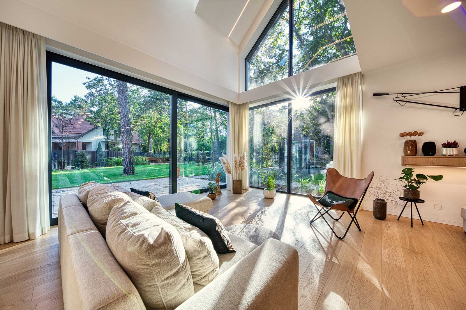 Ile Kosztuje Profesjonalna Wideo Prezentacja Nieruchomości? Kompleksowy Przewodnik 🎬🏠